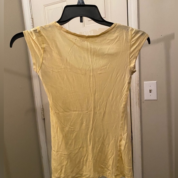 Yellow t-shirt - Picture 2 of 2